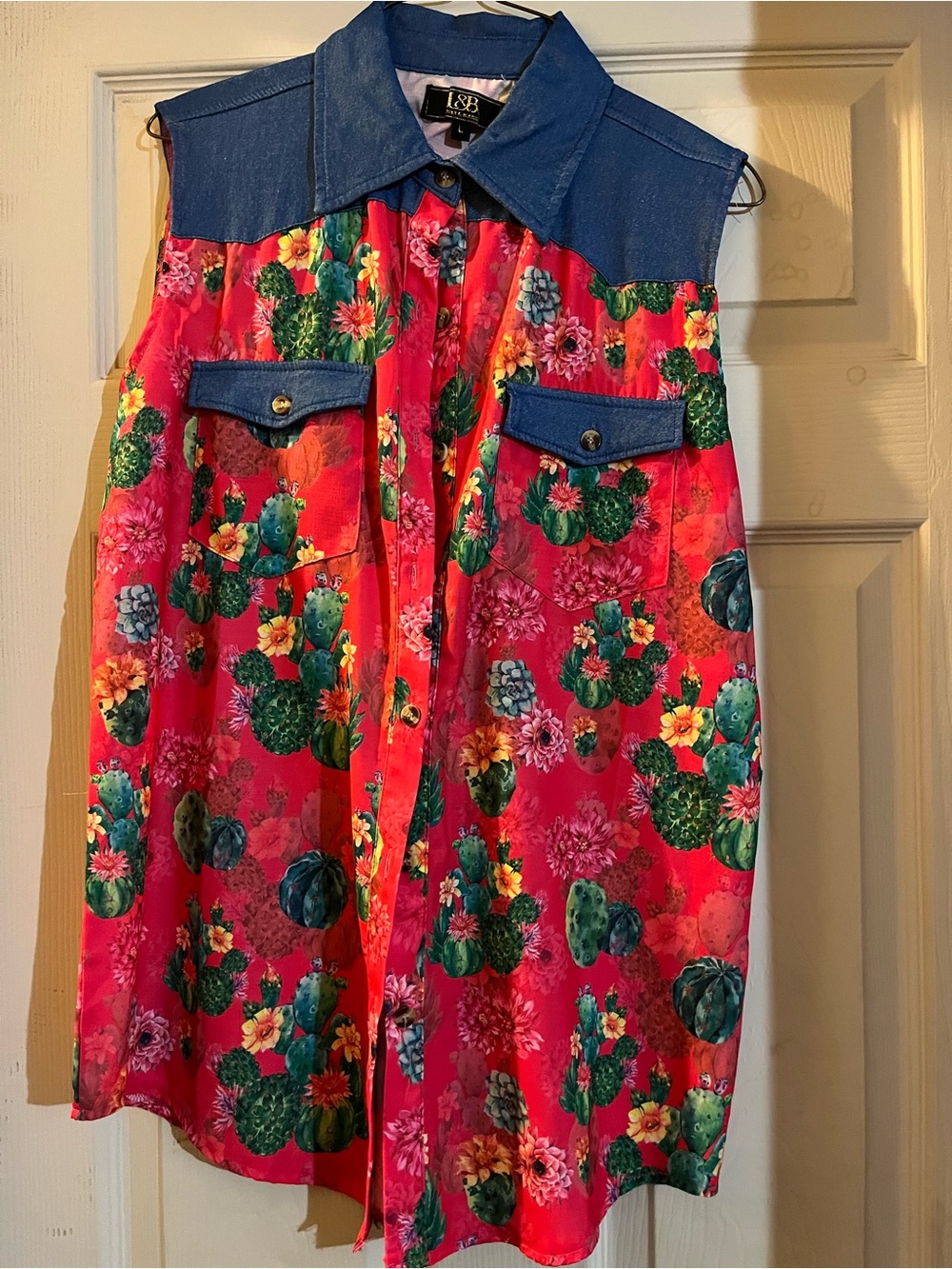 Women’s large L&B shirt